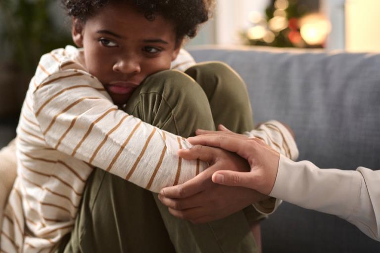 La salud integral del niño incluye la salud mental.